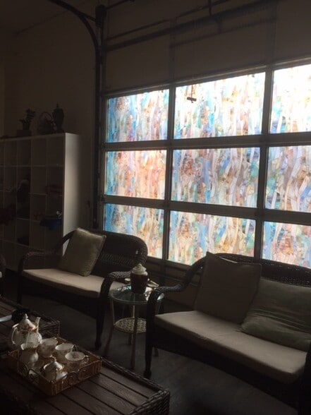 More Photos Of 5805-5809 Merriam Dr, Merriam Showroom For Lease