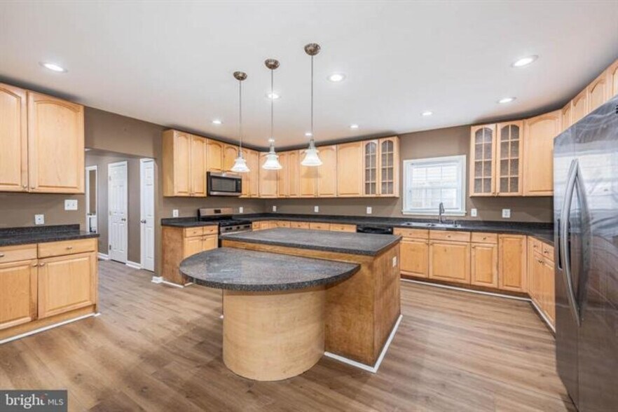 More Photos Of 4021 Barrington Rd, Baltimore Flex For Sale