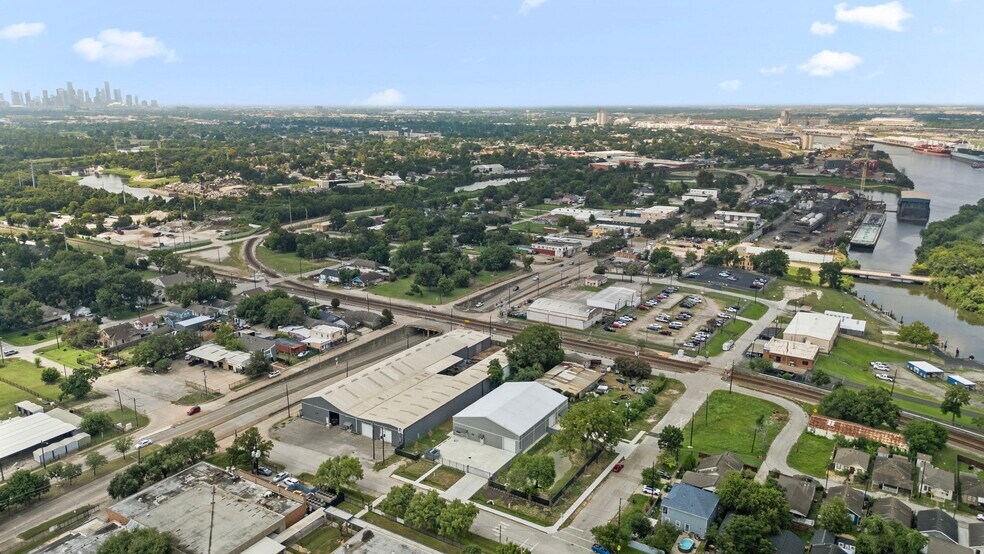 More Photos Of 8117 Magnolia St, Houston Warehouse For Lease