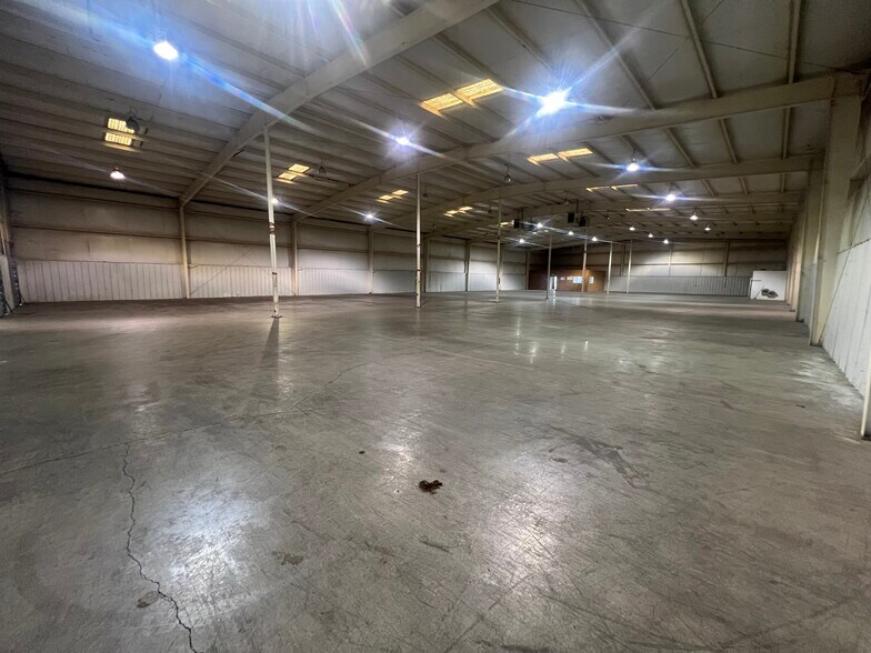More Photos Of 1815 Baker Rd, High Point Warehouse For Lease