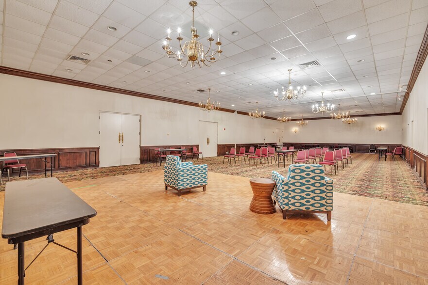 More Photos Of 5203 S 1st St, Abilene Hotel For Sale