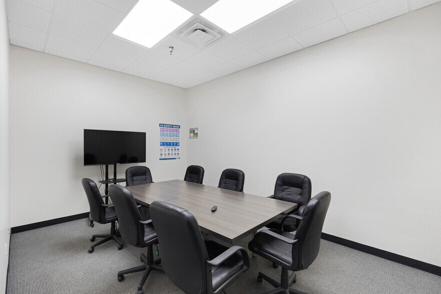 More Photos Of 2465 S Industrial Park Ave, Tempe Warehouse For Lease