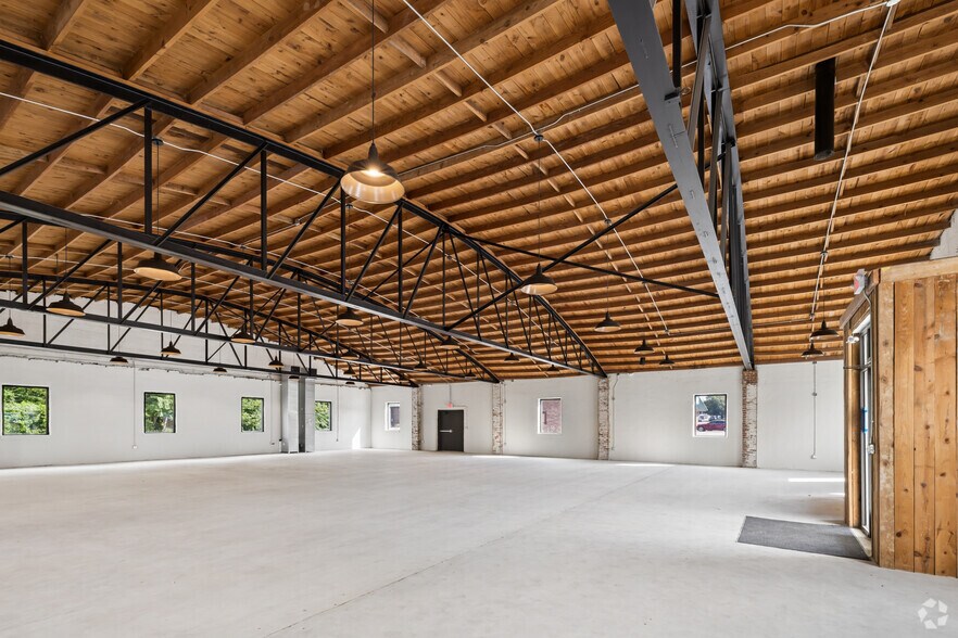 More Photos Of 111 Nashville Hwy N, Columbia Freestanding For Sale