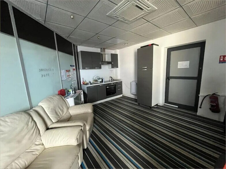 More Photos Of 19 Impasse De Castelviel, Rouffiac-Tolosan Flex For Lease