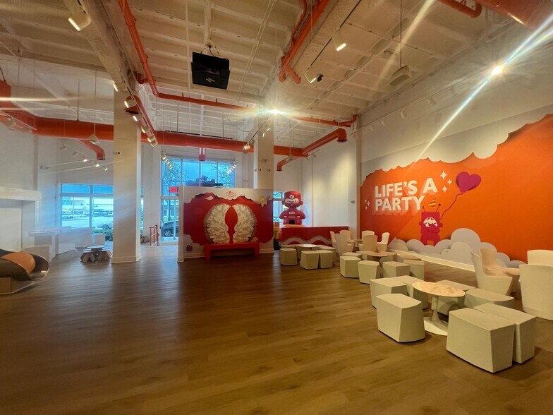 More Photos Of 8101 Biscayne Blvd, Miami Office For Sale