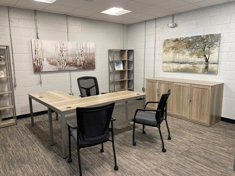 More Photos Of 1914 W Morehead St, Charlotte Office For Sale