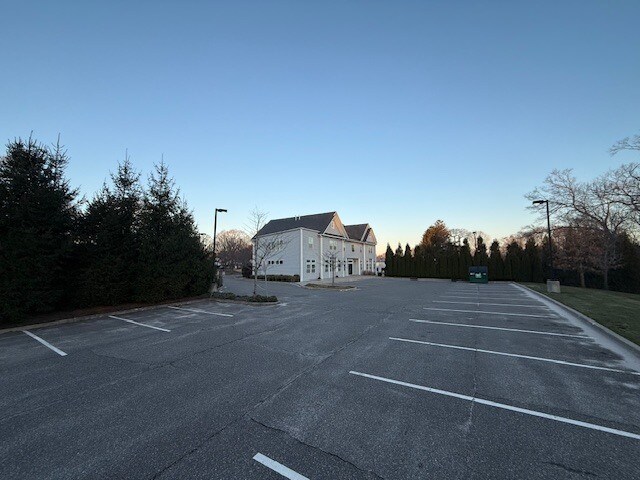 More Photos Of 190 Laurel Rd, East Northport Office For Sale