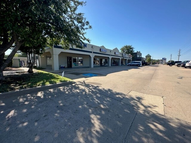 Primary Photo Of 11041-11051 S Memorial Dr, Tulsa Freestanding For Lease