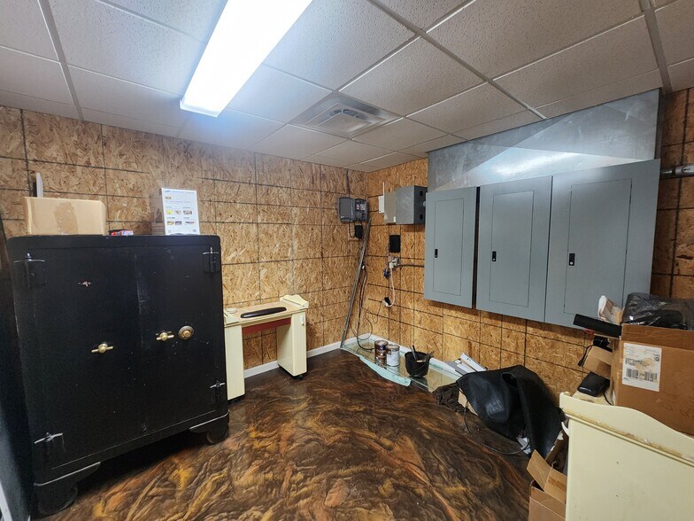 More Photos Of 109 W Poplar St, Harrisburg Specialty For Sale