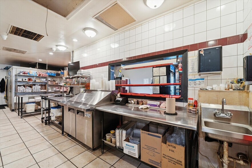 More Photos Of 265 E Township Line Rd, Upper Darby Township Restaurant For Sale