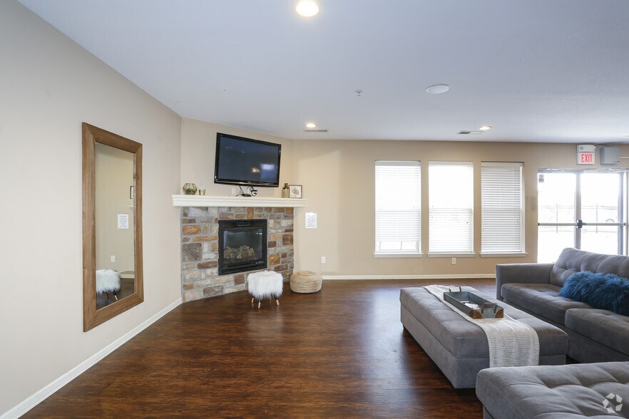 More Photos Of 630 NW Yennie St, Grain Valley Apartments For Lease