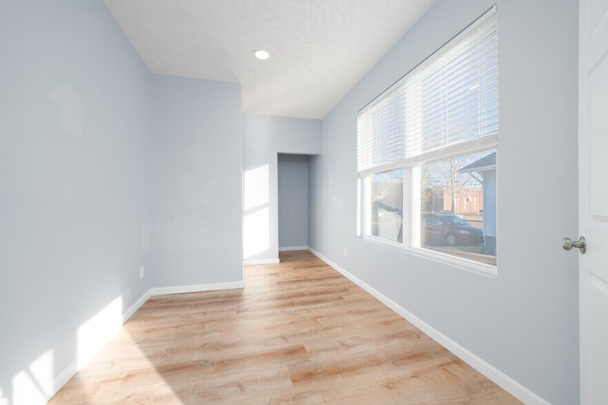 More Photos Of 2219 Frederica St, Owensboro Office For Sale