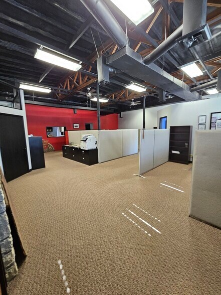 More Photos Of 220 W Broadway Ave, Enid Storefront For Sale