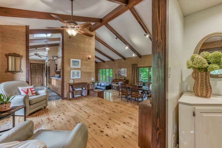 More Photos Of 19080 N Fork River Rd, Abingdon Specialty For Sale