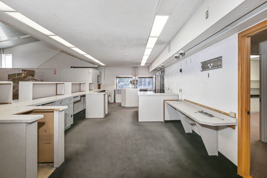 More Photos Of 1 N Main St, Webster Bank For Sale