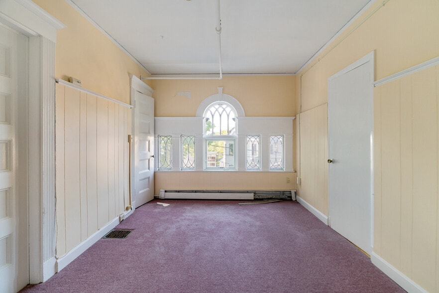 More Photos Of 17 Monmouth St, Somerville Apartments For Sale