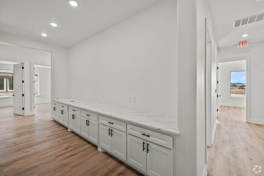 More Photos Of 5506 114th St, Lubbock Office For Lease