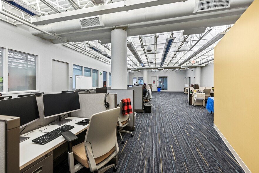 More Photos Of 6015 31st St E, Bradenton Office For Sale