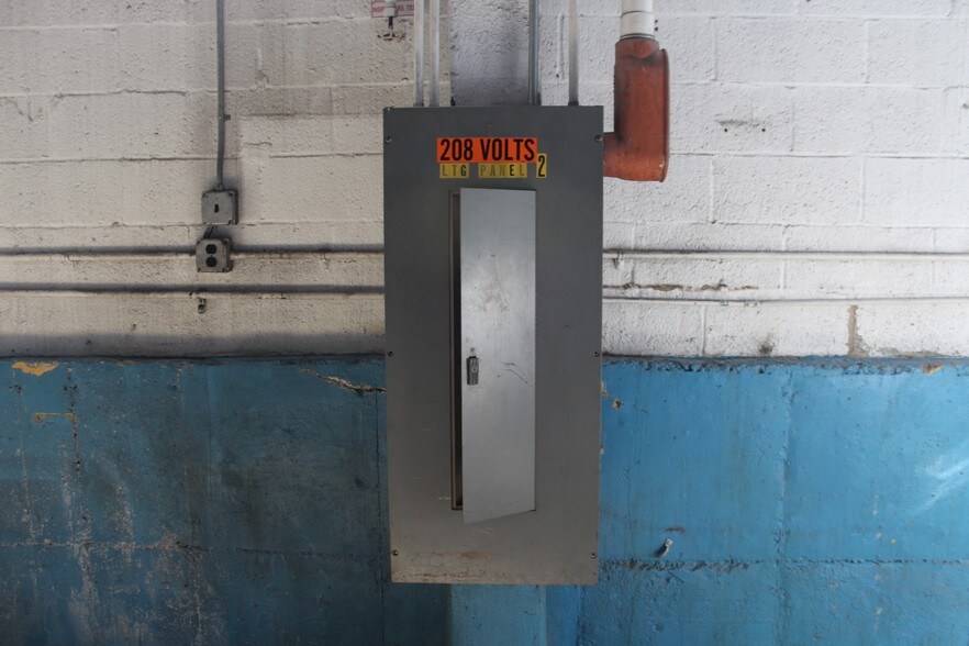 More Photos Of 700 Nepperhan Ave, Yonkers Warehouse For Sale