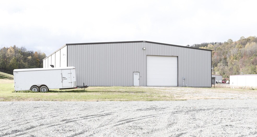 More Photos Of 3020 Pittsburgh St, Perryopolis Warehouse For Lease