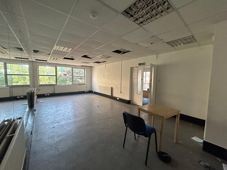 More Photos Of 28-34 Chapel St, Luton Office For Lease