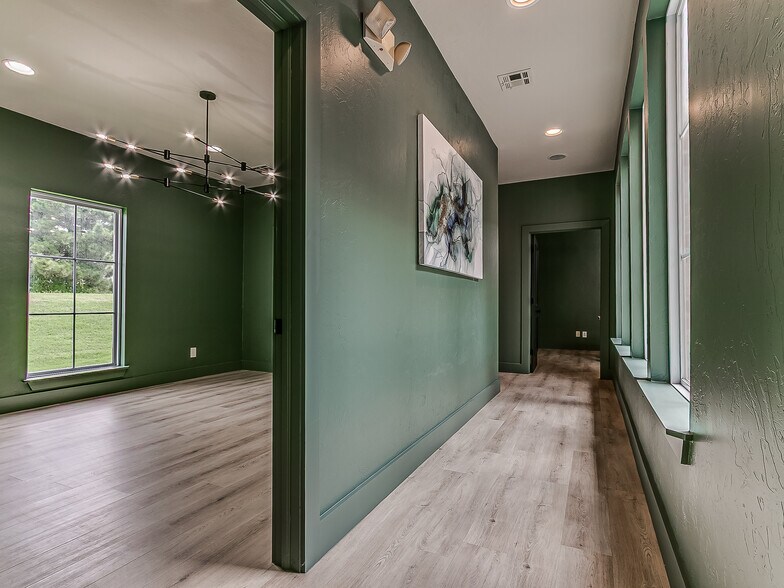 More Photos Of 1725 W 33rd St, Edmond Office For Sale
