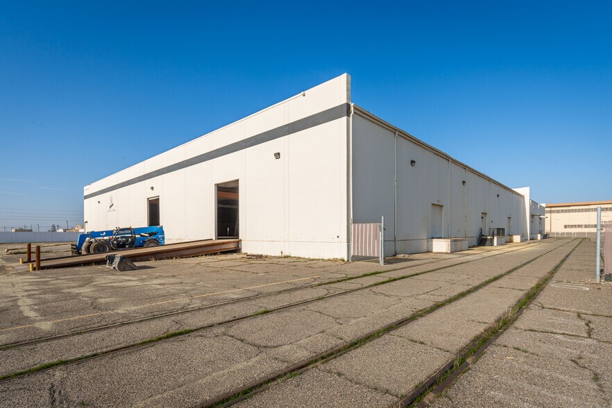 More Photos Of 2901 Apron Ave, Atwater Warehouse For Sale