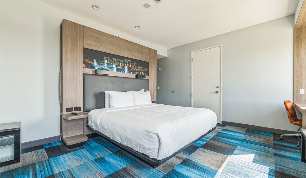 More Photos Of 900 S 11th St, Waco Hotel For Sale