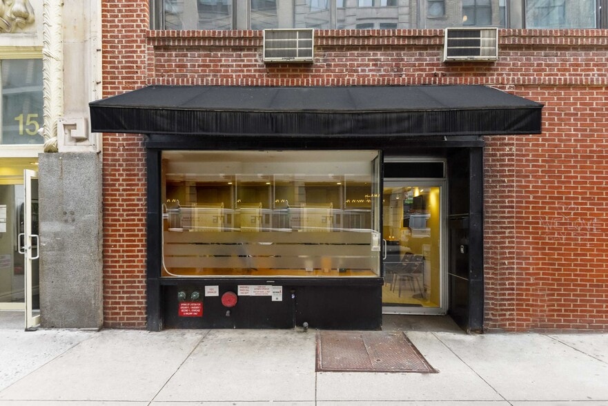 More Photos Of 11-13 W 18th St, New York Apartments For Lease