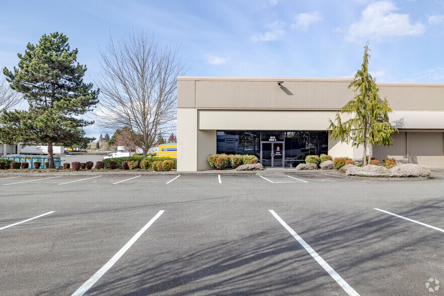 More Photos Of 4215 95th St SW, Lakewood Warehouse For Lease