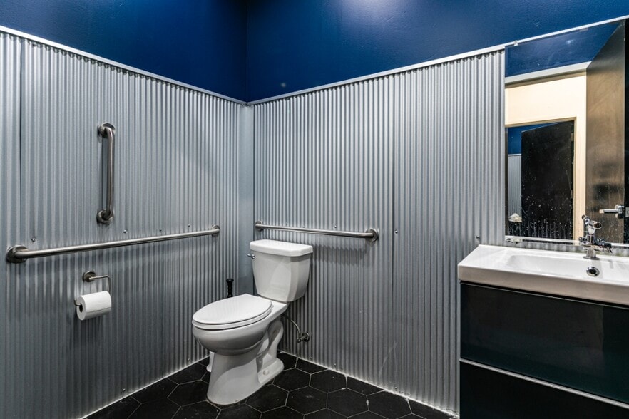 More Photos Of 4383 Forestdale Dr, Park City Warehouse For Lease