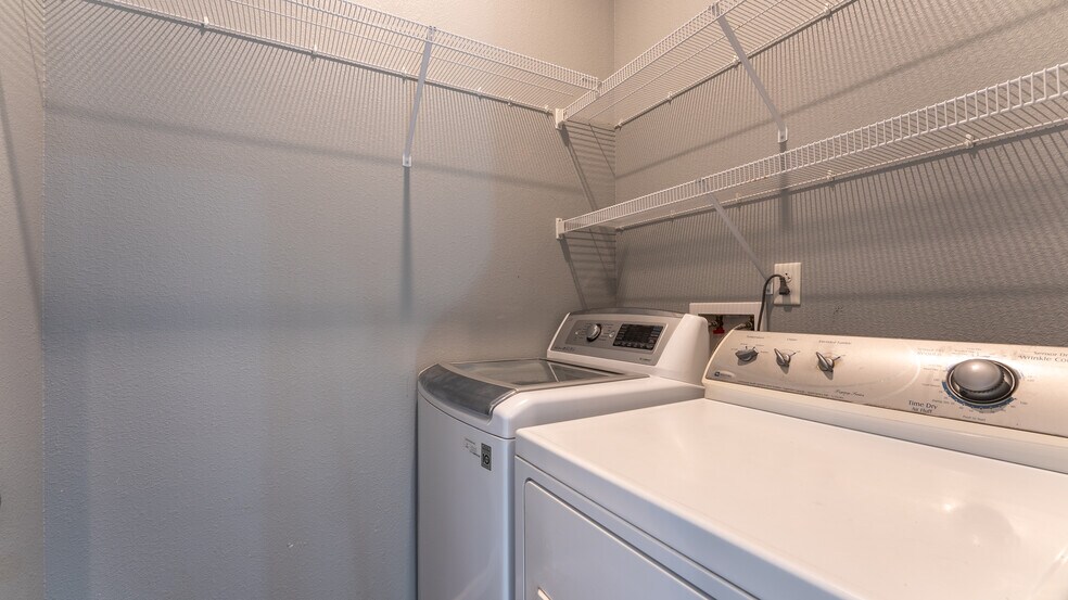 More Photos Of 283 Broken Post, Richland Specialty For Sale