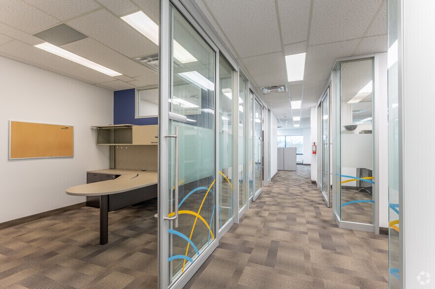 More Photos Of 2233 Argentia Rd, Mississauga Office Residential For Lease