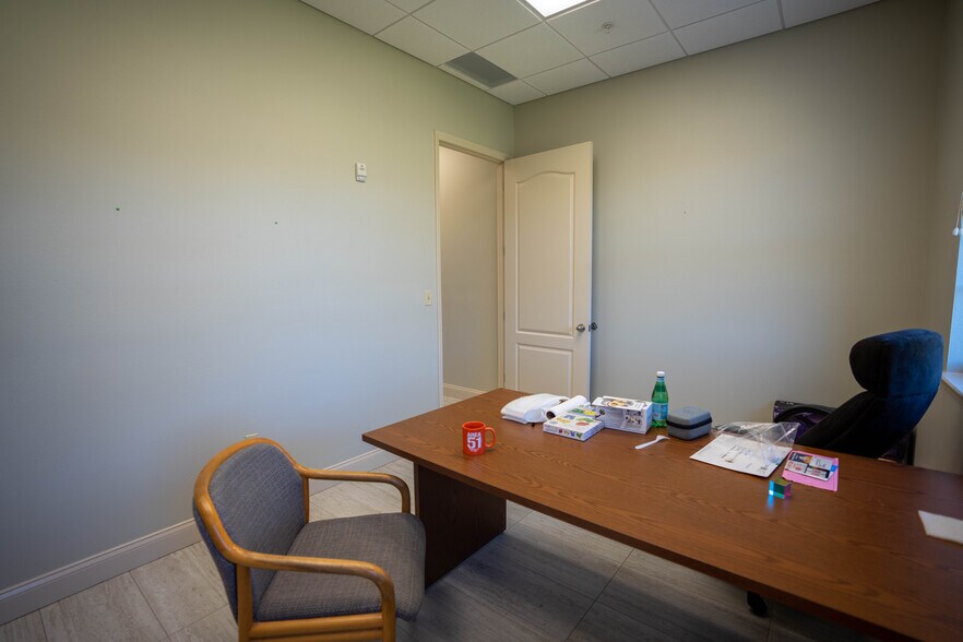 More Photos Of 5602 Marquesas Cir, Sarasota Office For Sale