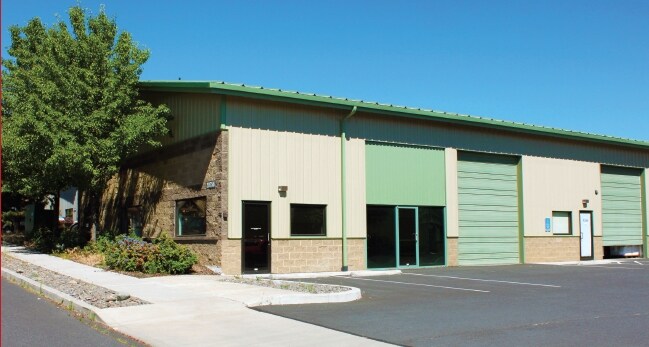 More Photos Of 20756 High Desert Ct, Bend Warehouse For Lease