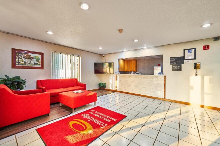 More Photos Of 1019 W Platt St, Maquoketa Hotel For Sale