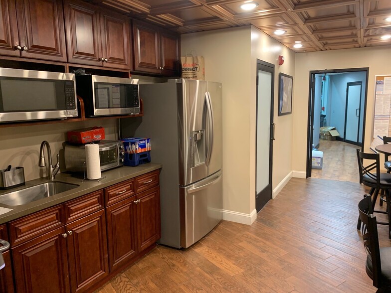 More Photos Of 301-315 Camars Dr, Warminster Research And Development For Lease