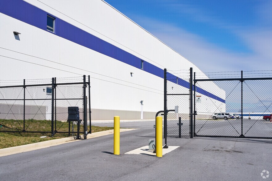 More Photos Of 139 Development Dr, Martinsburg Distribution For Lease