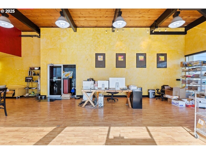 More Photos Of 725 SE Lane Ave, Roseburg Office For Sale