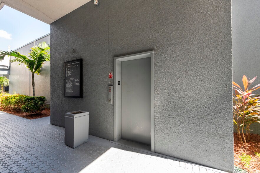 More Photos Of 3801 N University Dr, Sunrise Unknown For Lease