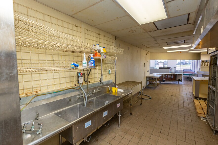 More Photos Of 1403 W 8th St, Wellington Fast Food For Sale