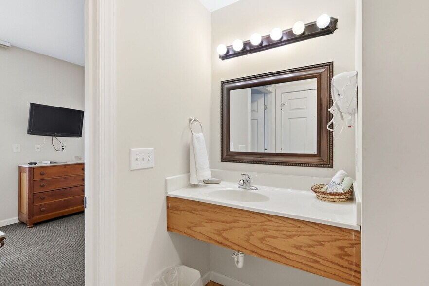 More Photos Of 313 Cedar St, Beaufort Apartments For Sale