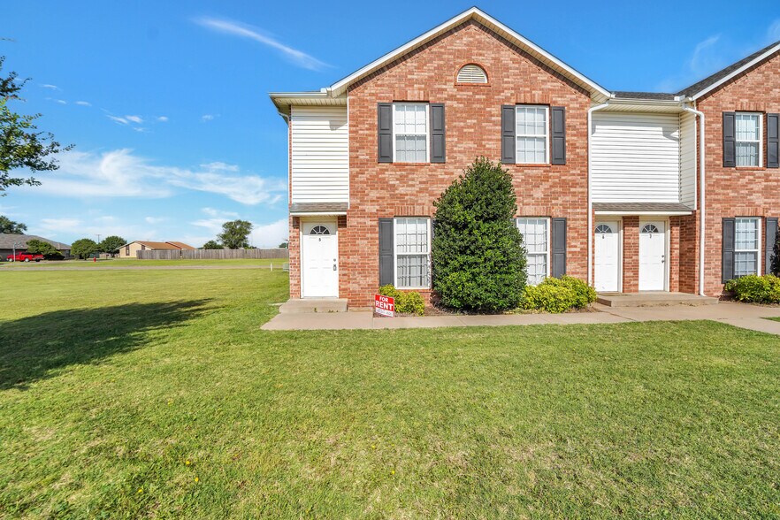 More Photos Of 1501 Wade St, Sayre Apartments For Sale