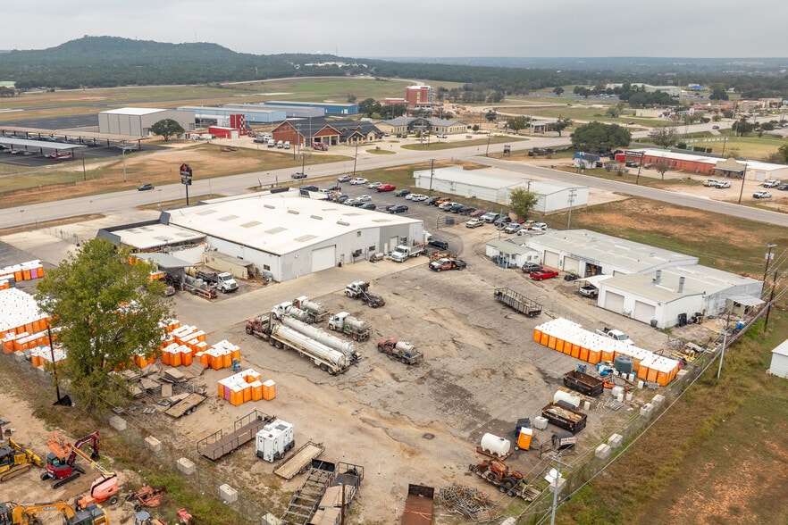 More Photos Of 2105 S Water St, Burnet Auto Repair For Sale