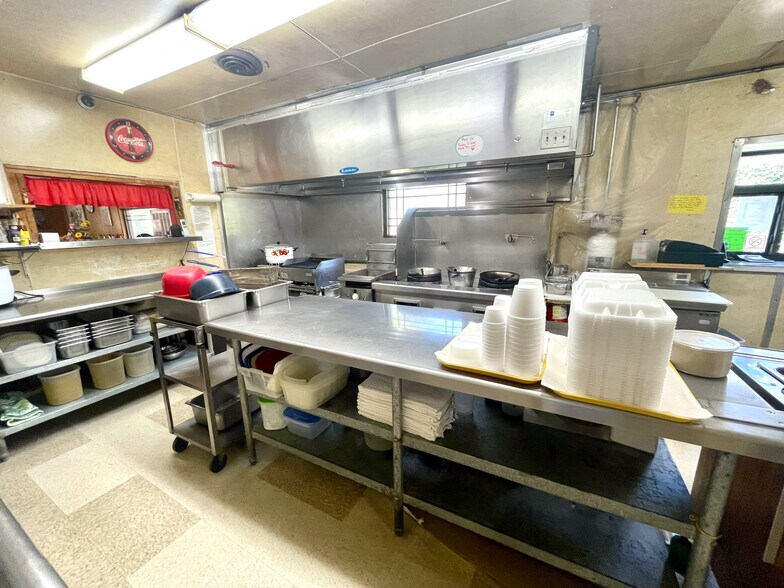 More Photos Of 924 N Main St, Mountain Grove Restaurant For Sale