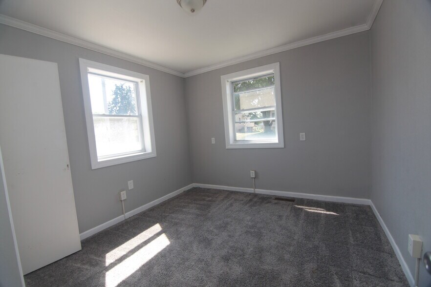 More Photos Of 124 3rd Ave W, Milan Office For Lease