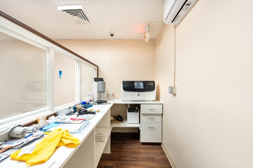 More Photos Of 5995-5997 Brockton Ave, Riverside Medical For Sale