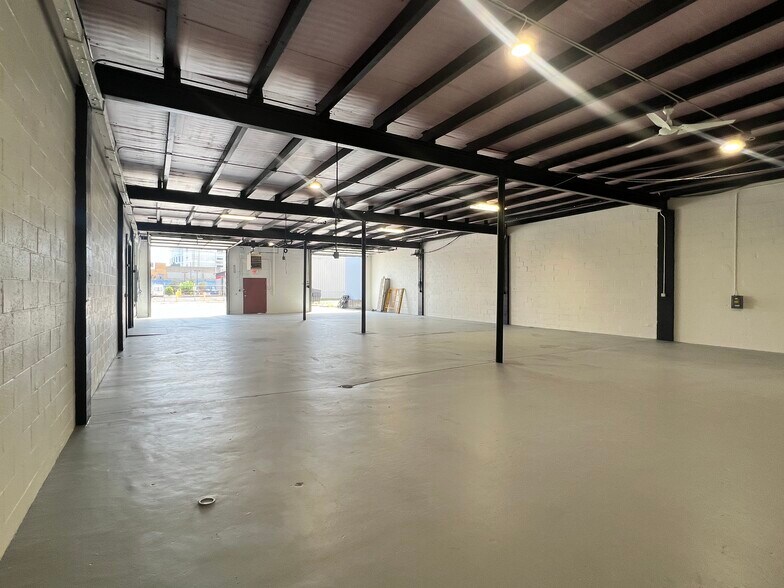 More Photos Of 835 N Capitol Ave, Indianapolis Light Distribution For Lease