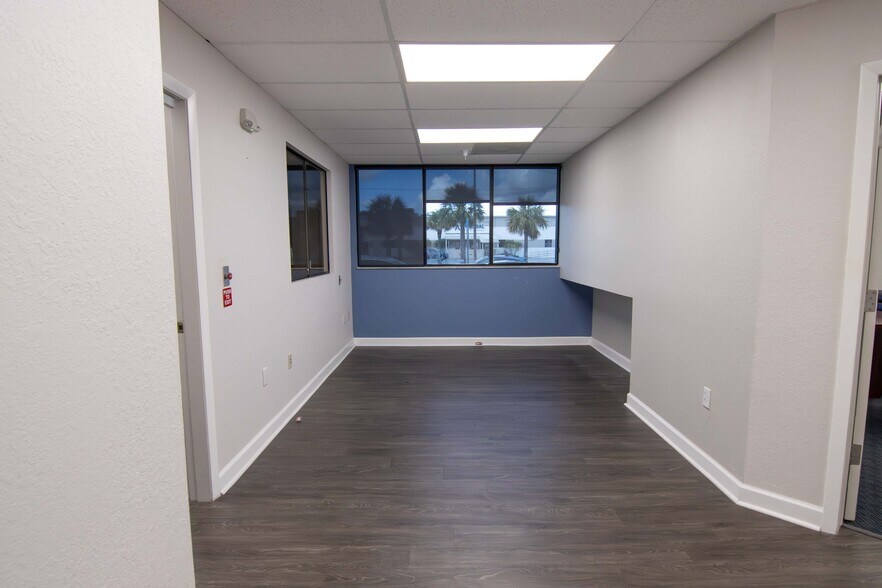 More Photos Of 2600 118th Ave N, Saint Petersburg Light Distribution For Lease