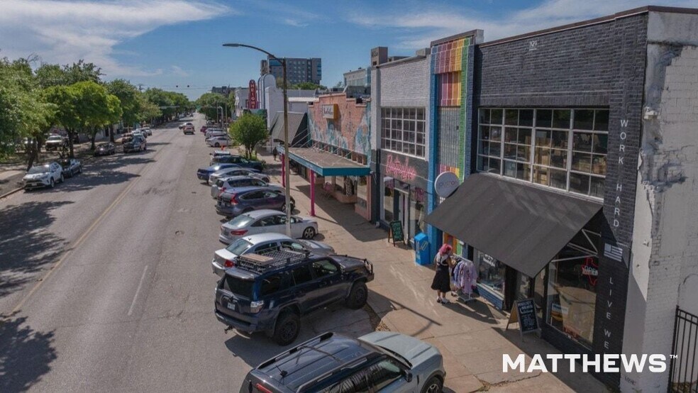 More Photos Of 321 W 19th St, Houston Storefront For Lease